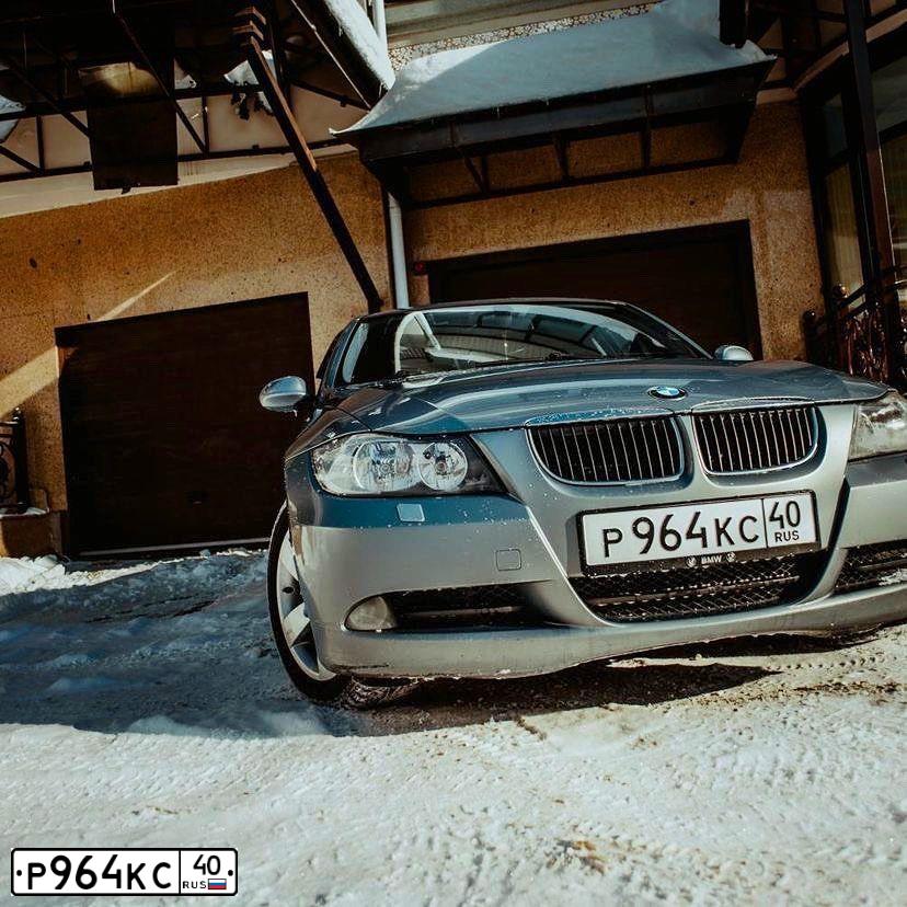 Фото автомобиля BMW W SERIE 3, 2005 — госномер Р964КС40. Цвет: СЕРЫЙ