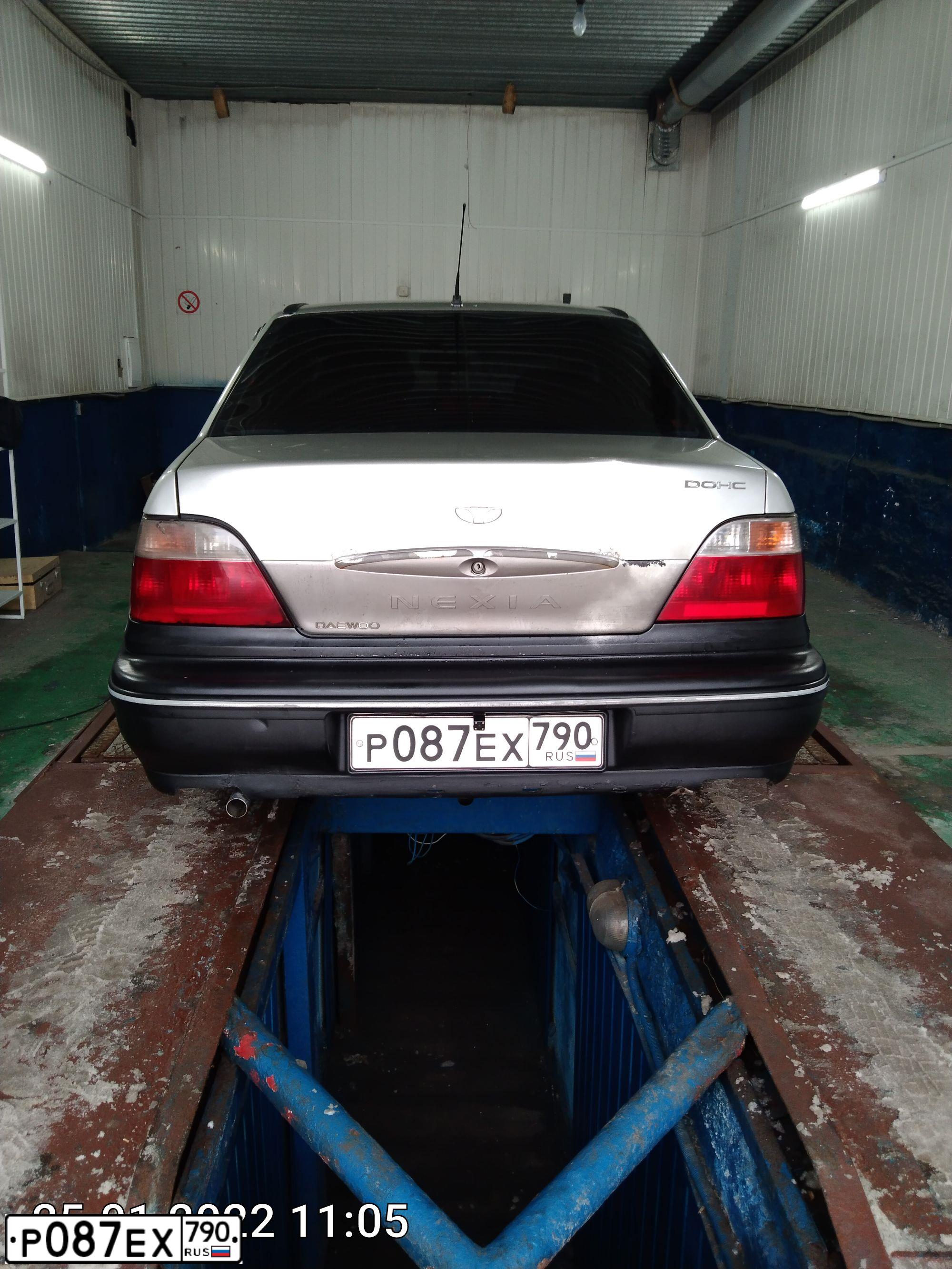 Фото автомобиля DAEWOO NEXIA, 2006 — госномер У623МР150. Цвет: Серебристый