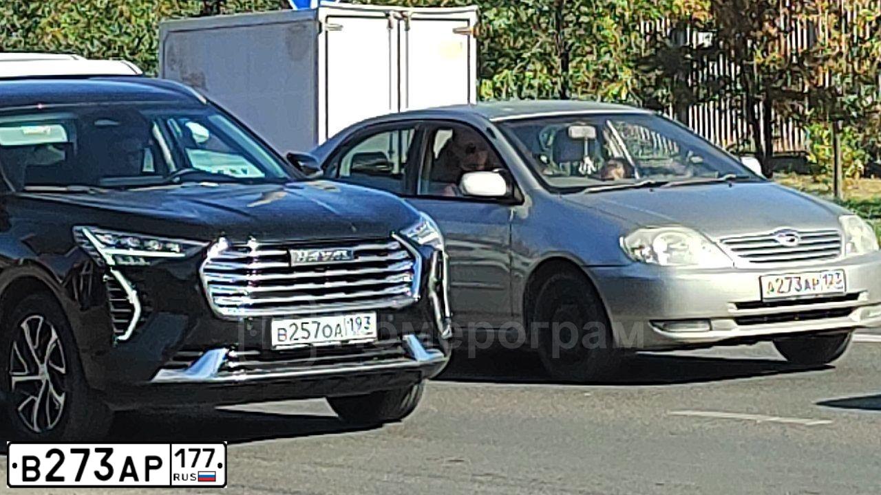 Фото автомобиля FORD FOCUS, 2005 — госномер В273АР177. Цвет: СЕРЕБРИСТЫЙ