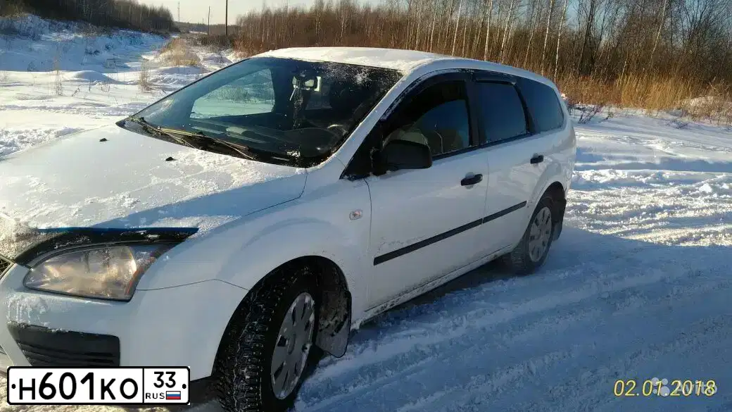 Фото автомобиля FORD FOCUS, 2007 — госномер Р003ОТ33. Цвет: Белый