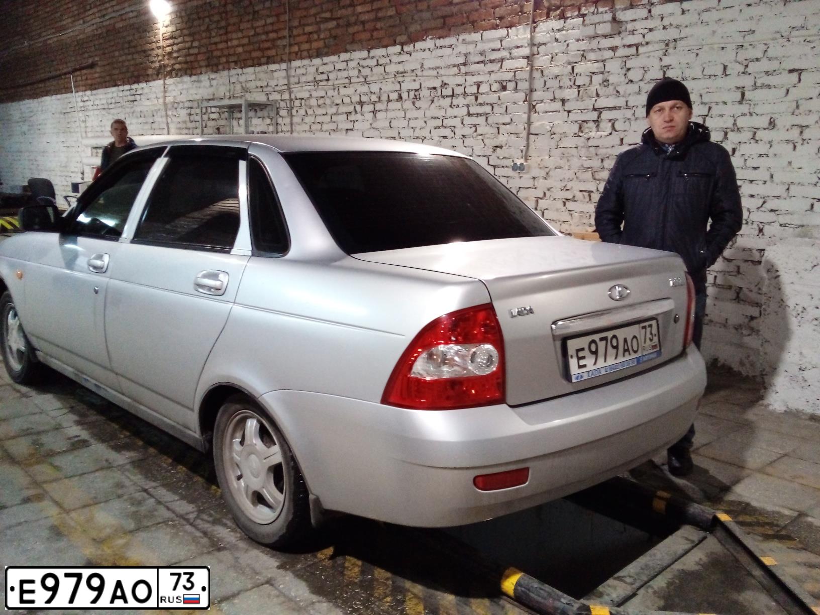 Фото автомобиля LADA 2170 PRIORA, 2007 — госномер Е979АО73. Цвет: СВЕТЛО-СЕРЕБРИСТЫЙ МЕТАЛЛ