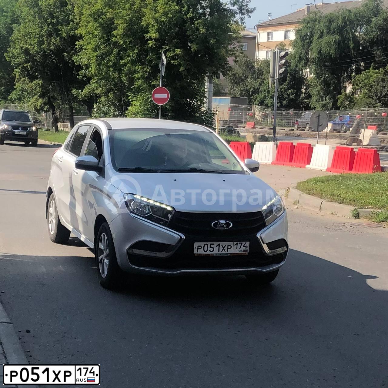 Фото автомобиля LADA XRAY, 2018 — госномер Р051ХР174. Цвет: Серебристый