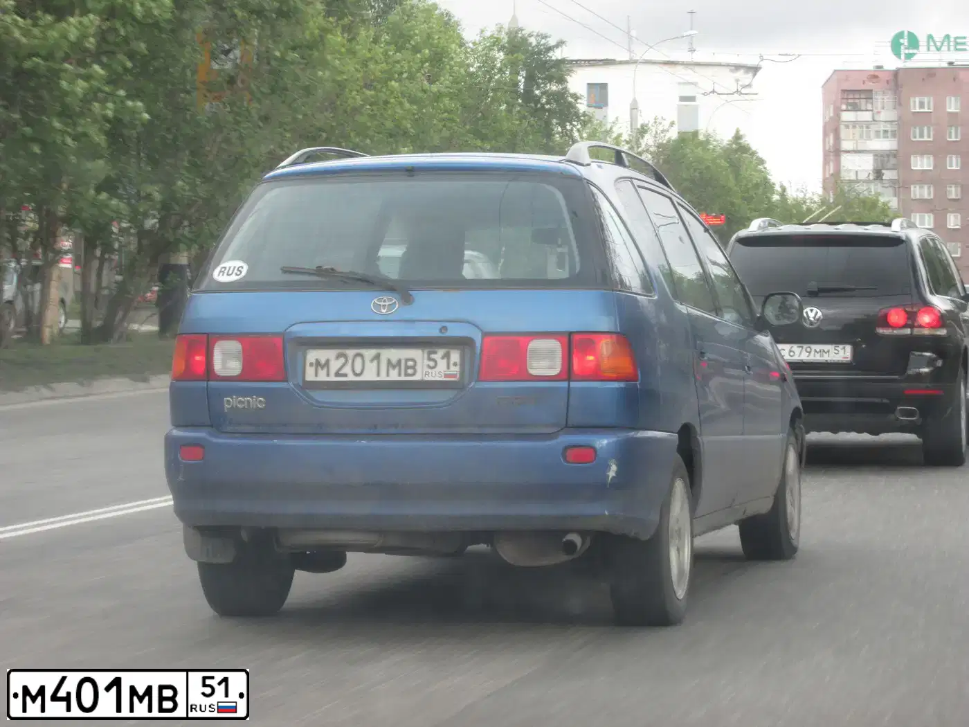 Фото автомобиля RENAULT LOGAN, 2011 — госномер М401МВ51. Цвет: Красный