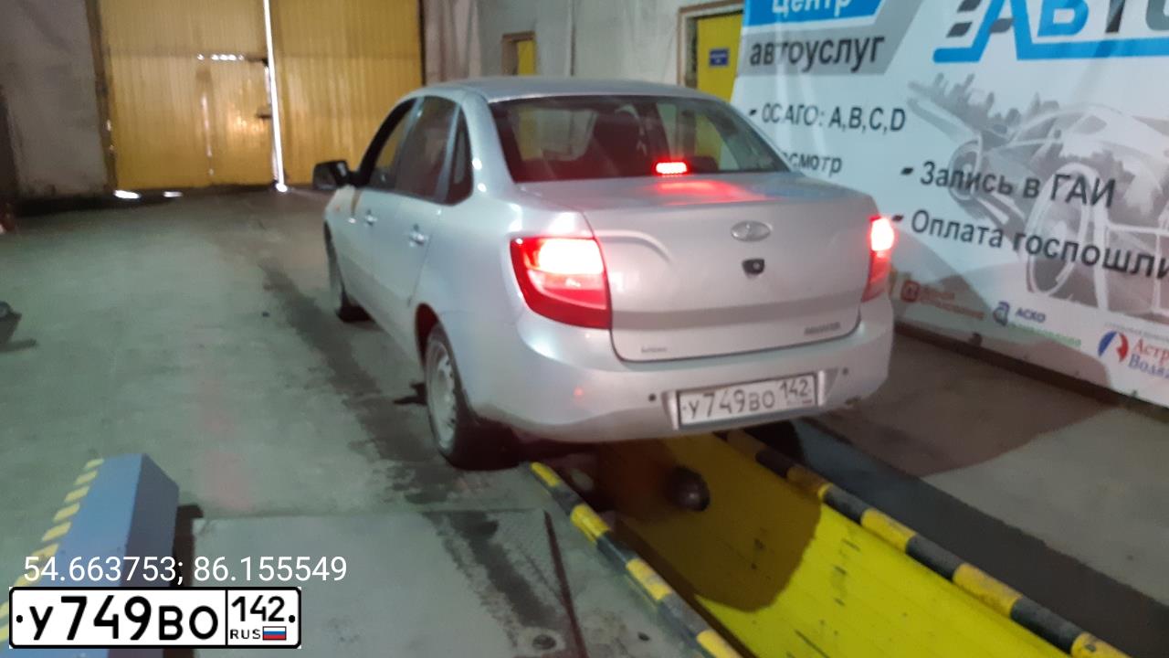 Фото автомобиля LADA 2190 GRANTA, 2013 — госномер А720ММ142. Цвет: СЕРЕБРИСТЫЙ