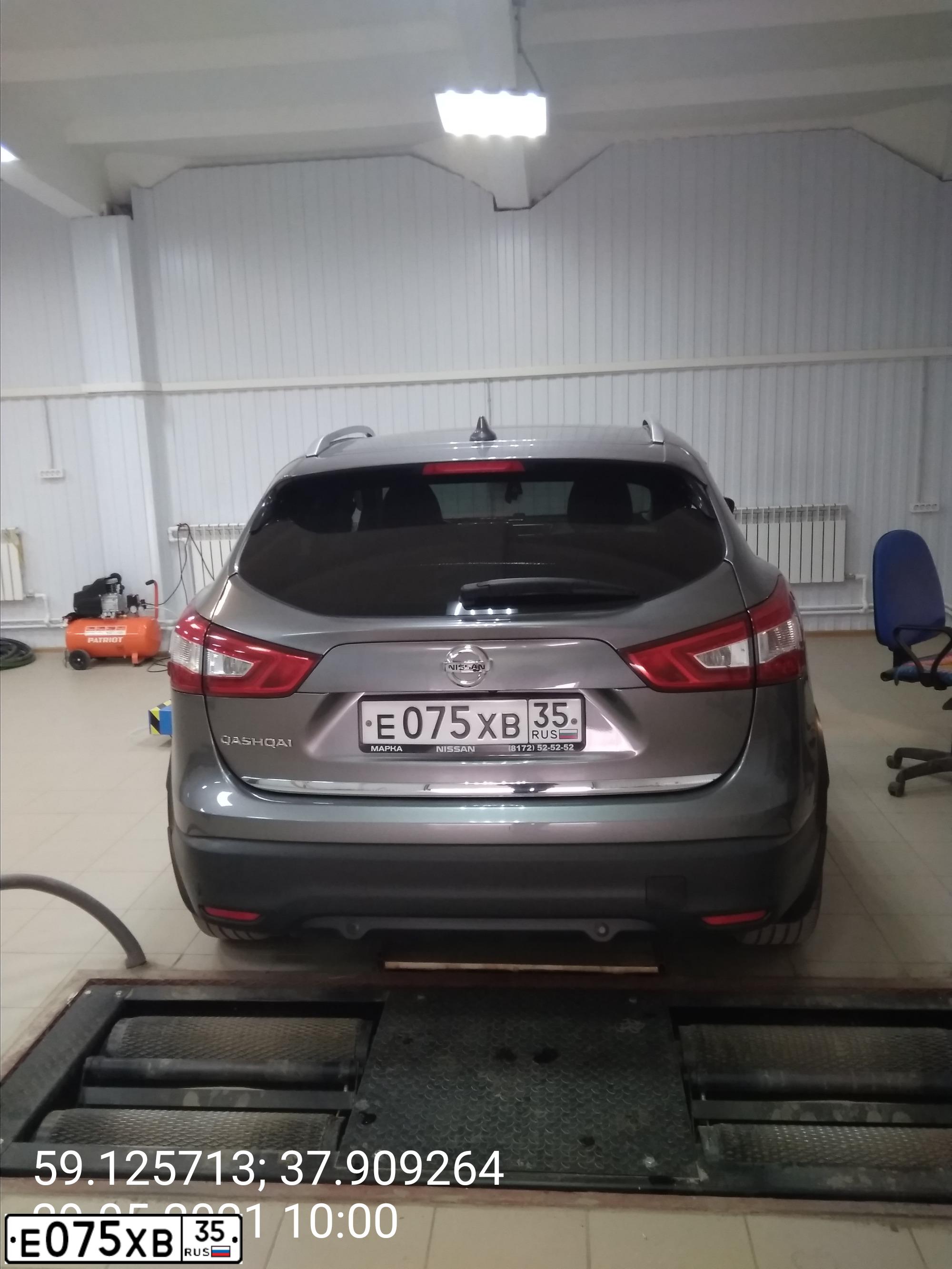 Фото автомобиля NISSAN QASHQAI, 2017 — госномер Е075ХВ35. Цвет: СЕРЫЙ