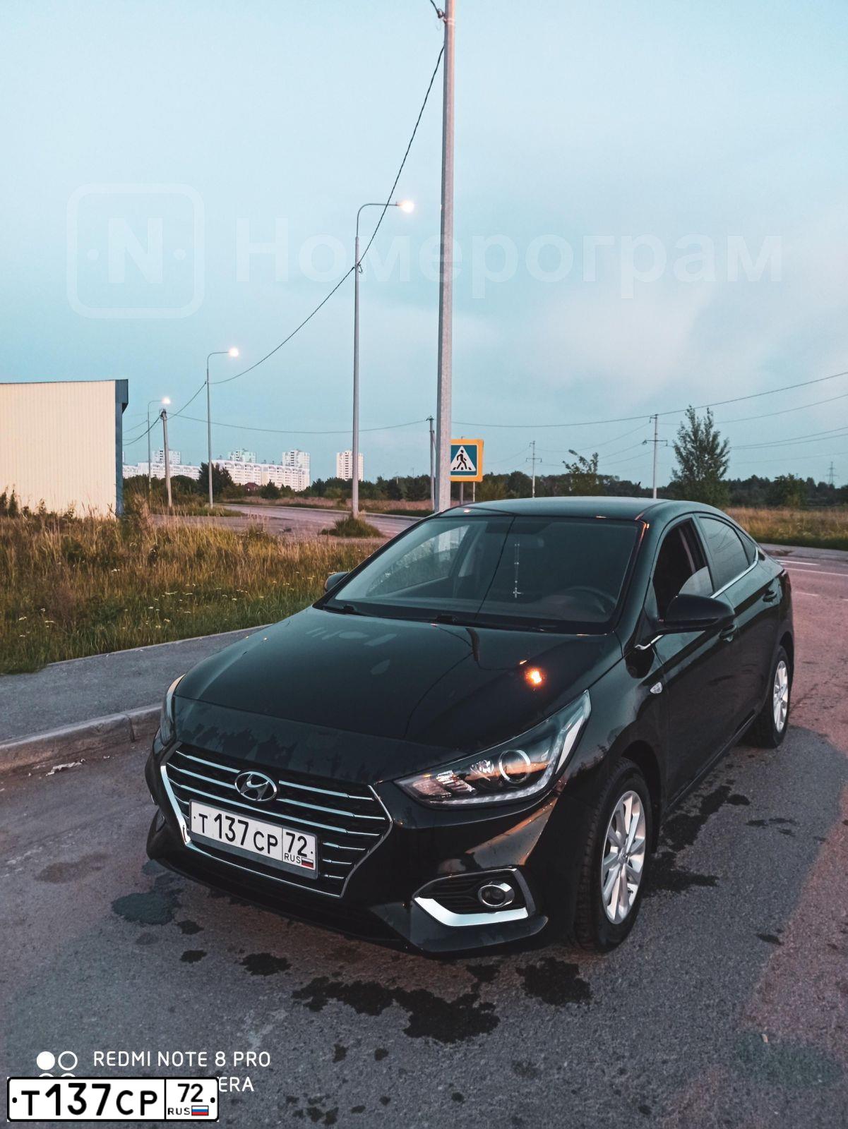 Фото автомобиля HYUNDAI SOLARIS, 2017 — госномер Т137СР72. Цвет: ЧЕРНЫЙ