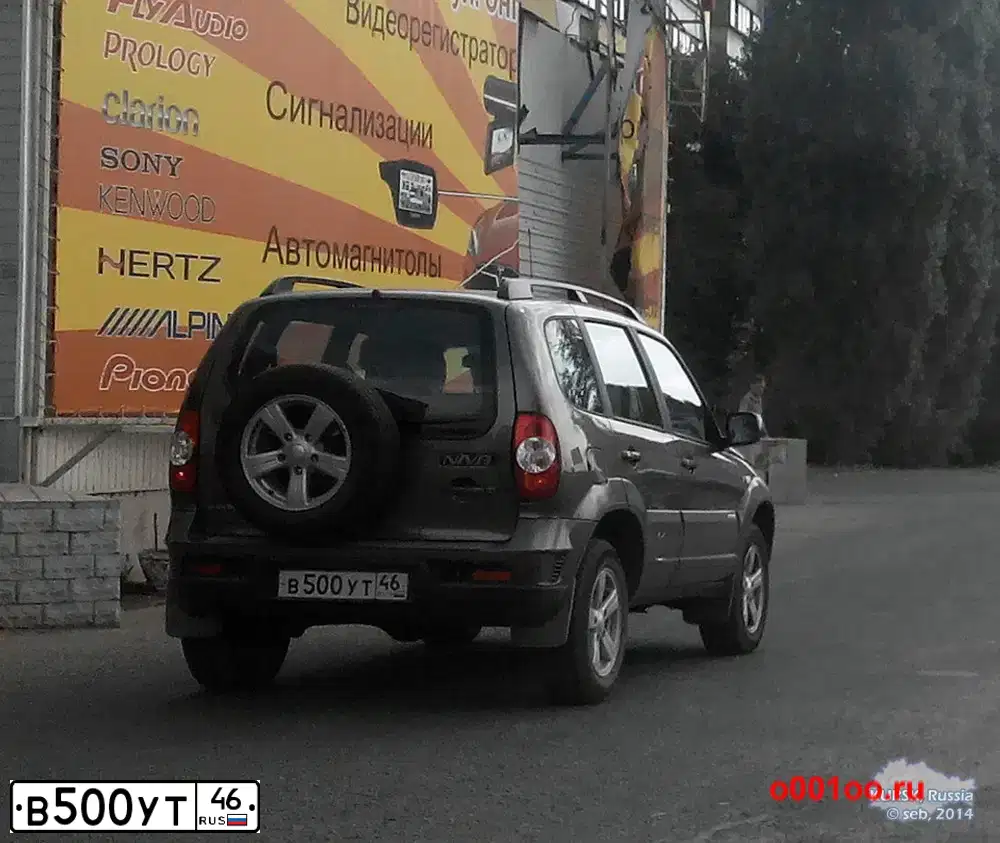 Фото автомобиля CHEVROLET NIVA, 2010 — госномер В500УТ46. Цвет: Темно-коричневый металлик