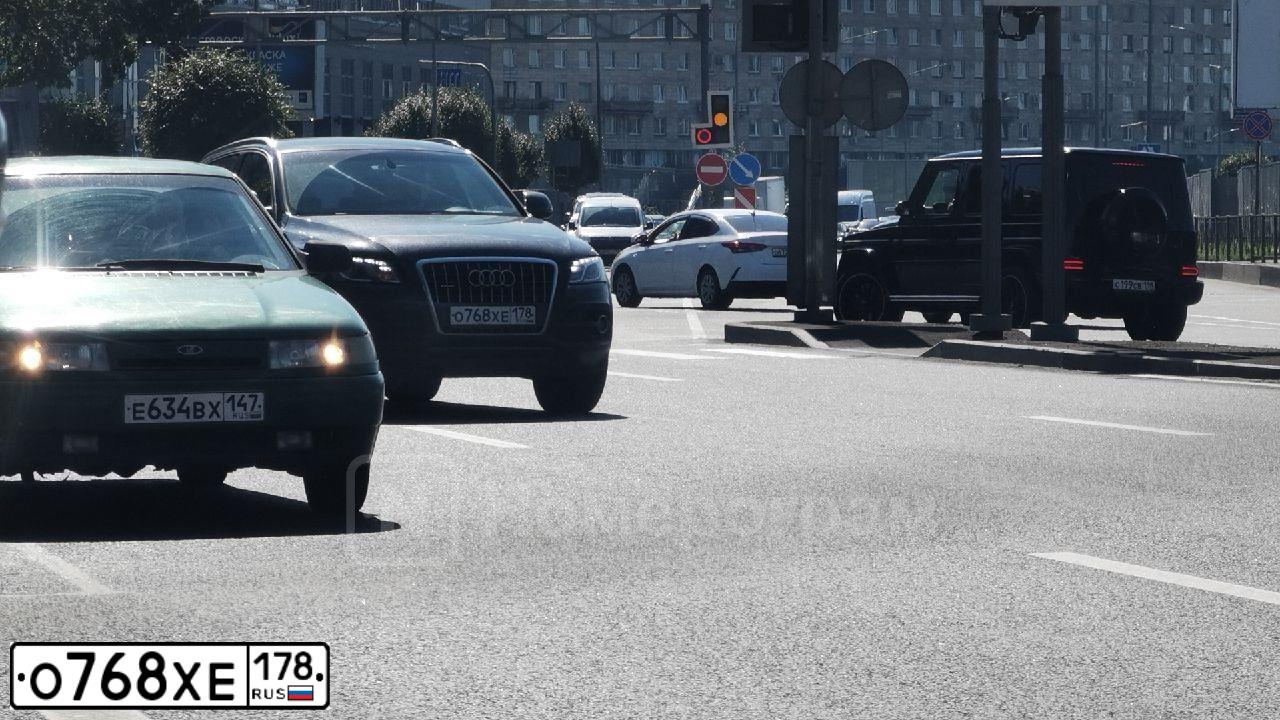 Фото автомобиля AUDI Q5, 2012 — госномер Е919МЕ977. Цвет: ЧЕРНЫЙ