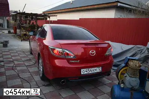 Фото автомобиля MAZDA A 6, 2009 — госномер О454КМ72. Цвет: Красный
