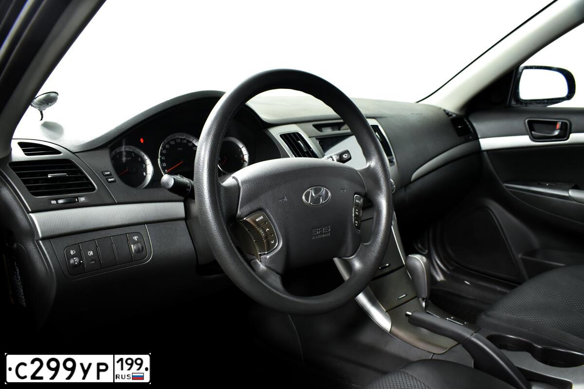 Фото автомобиля HYUNDAI SONATA, 2009 — госномер С299УР199. Цвет: ЧЕРНЫЙ