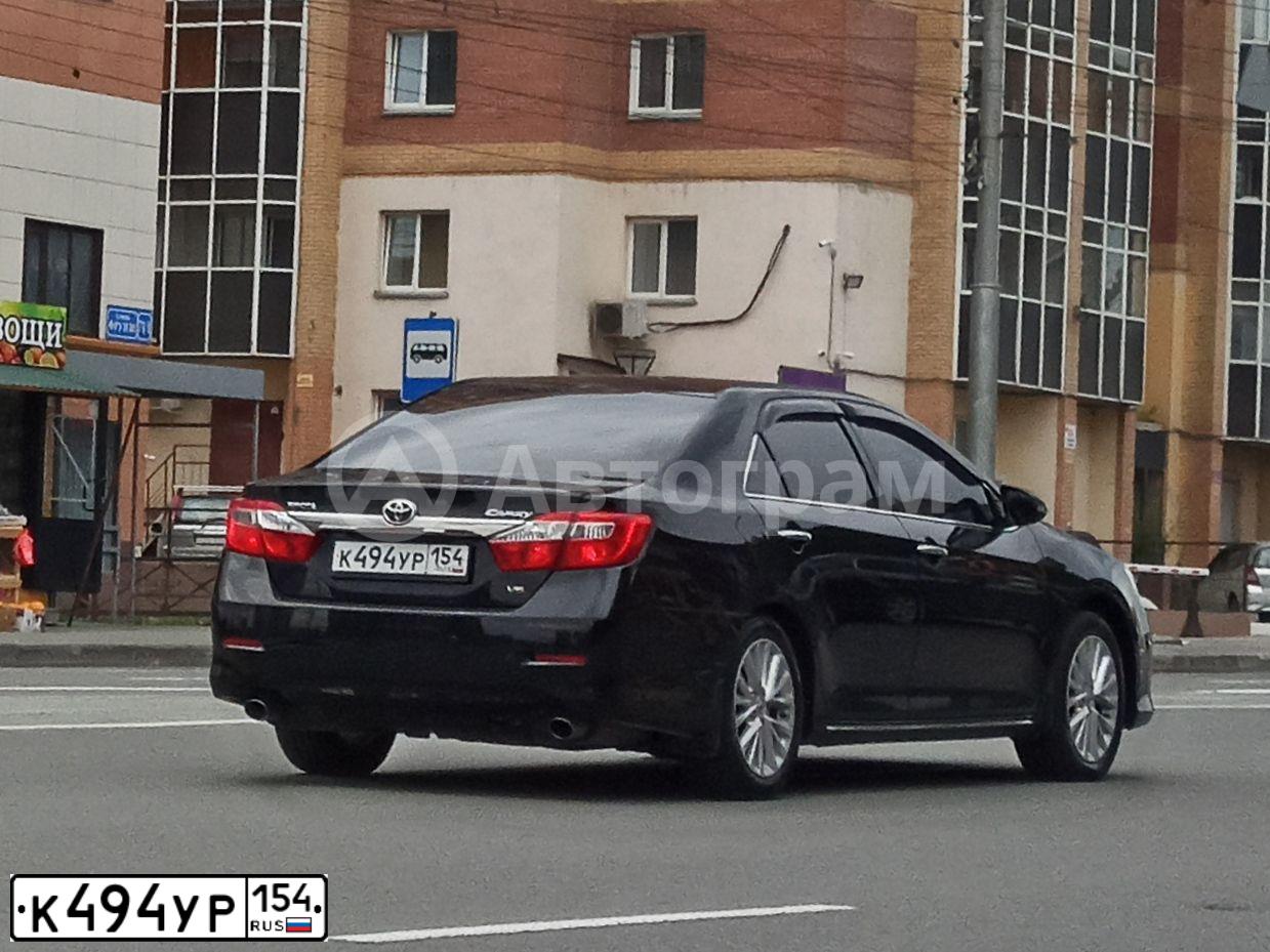 Фото автомобиля TOYOTA CAMRY, 2014 — госномер К494УР154. Цвет: ЧЕРНЫЙ МЕТАЛЛИК