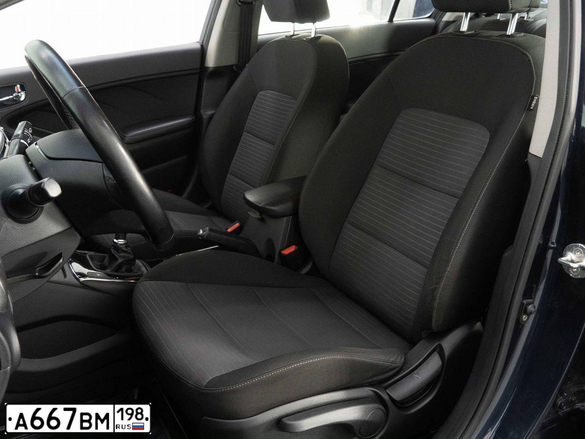 Фото автомобиля KIA CERATO, 2018 — госномер М987КС35. Цвет: синий