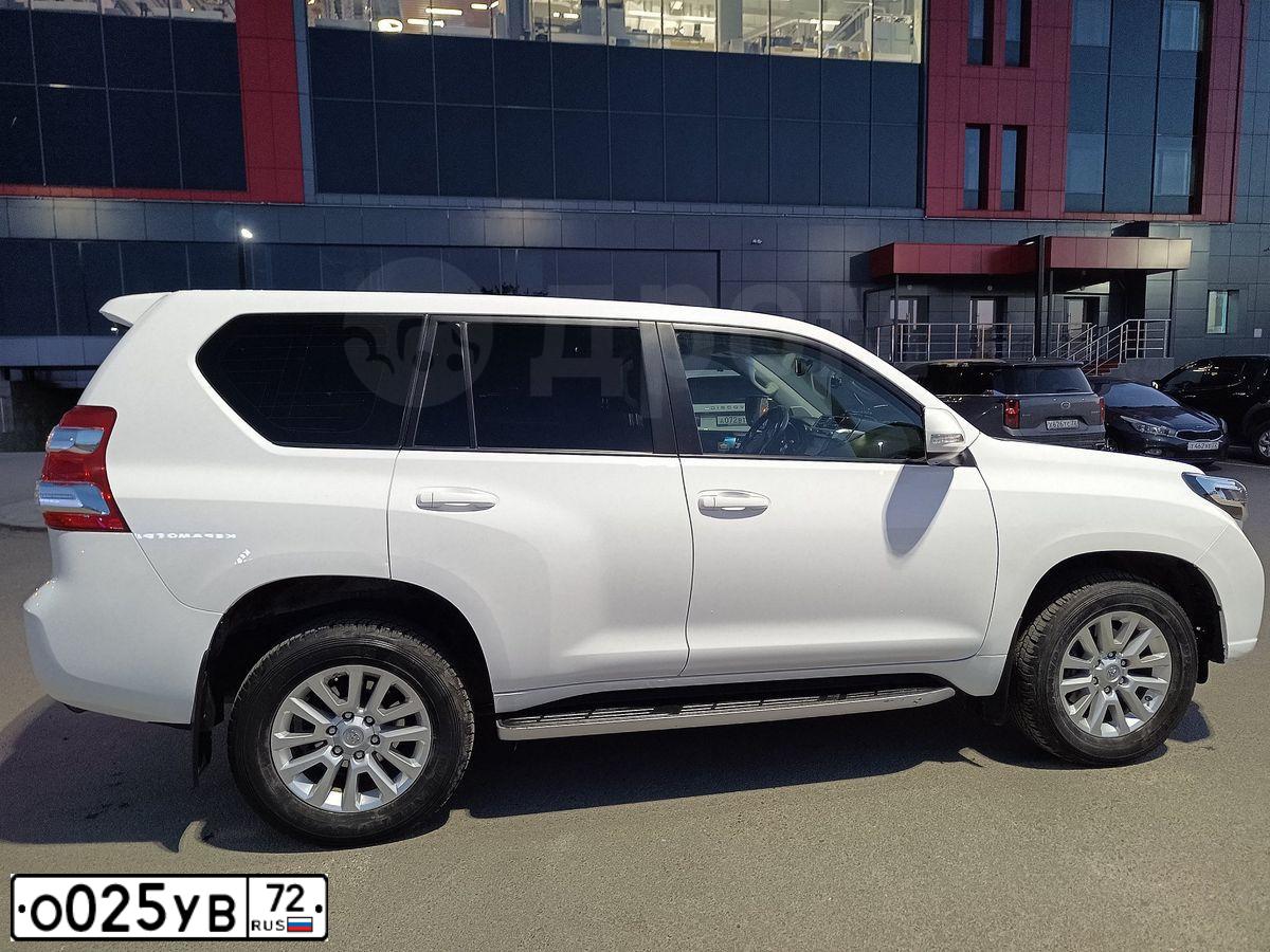 Фото автомобиля TOYOTA LANDCRUISER, 2014 — госномер О025УВ72. Цвет: Белый