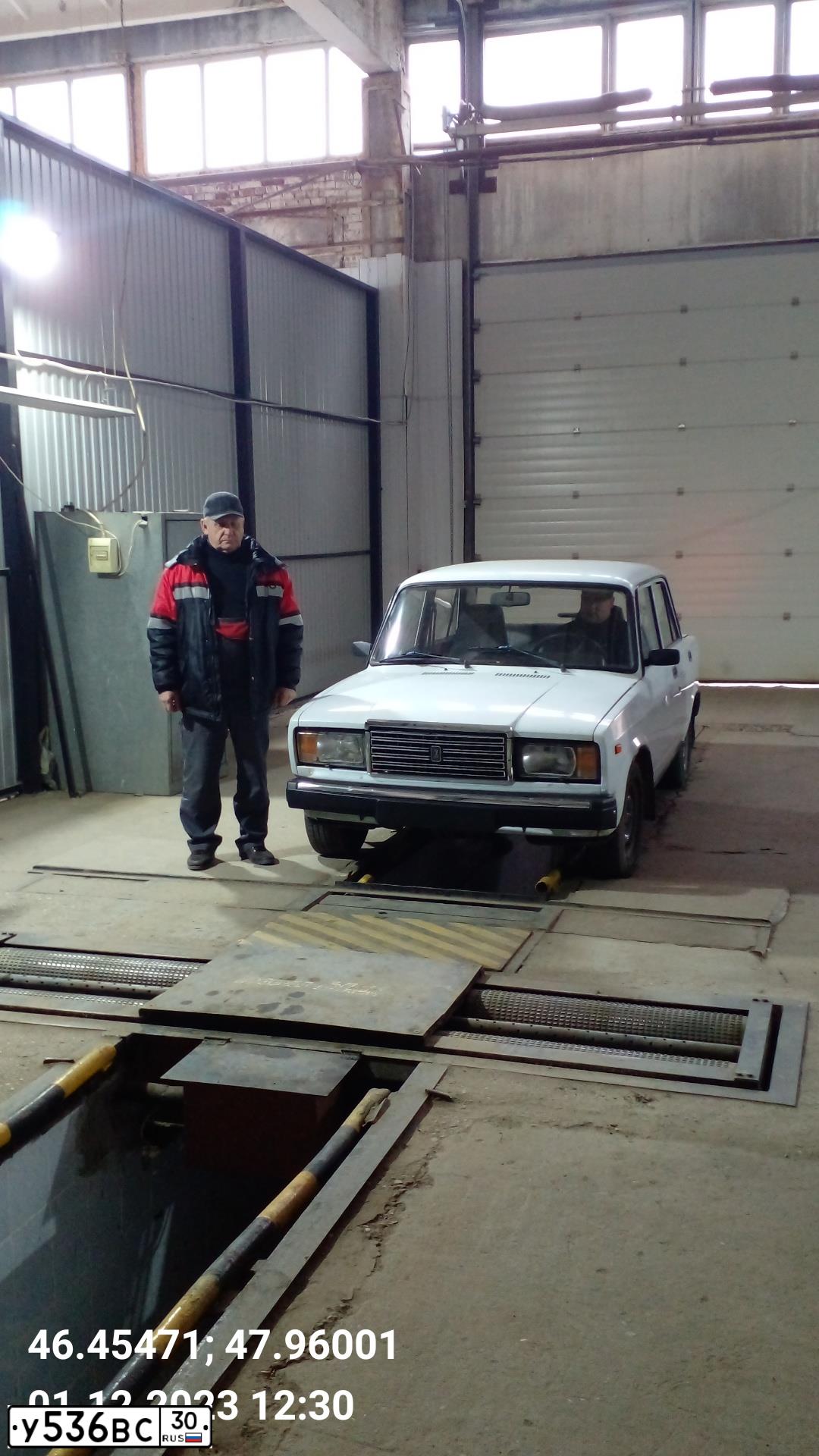 Фото автомобиля LADA 2107, 2006 — госномер Н736НУ30. Цвет: ЯРКО-БЕЛЫЙ