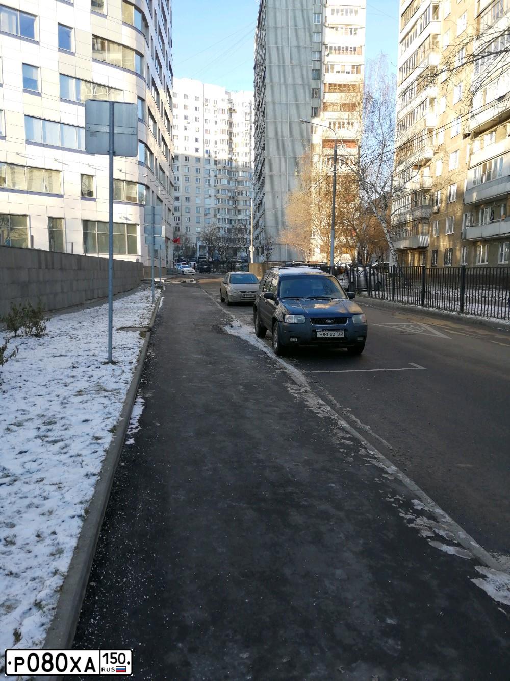 Фото автомобиля FORD MAVERICK, 2003 — госномер Р080ХА150. Цвет: СИНИЙ ТЕМНЫЙ