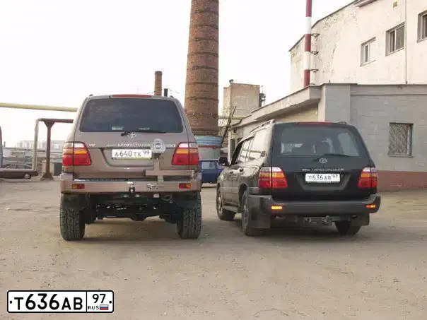 Фото автомобиля TOYOTA LANDCRUISER, 1999 — госномер М844ХТ99. Цвет: ЧЕРНЫЙ