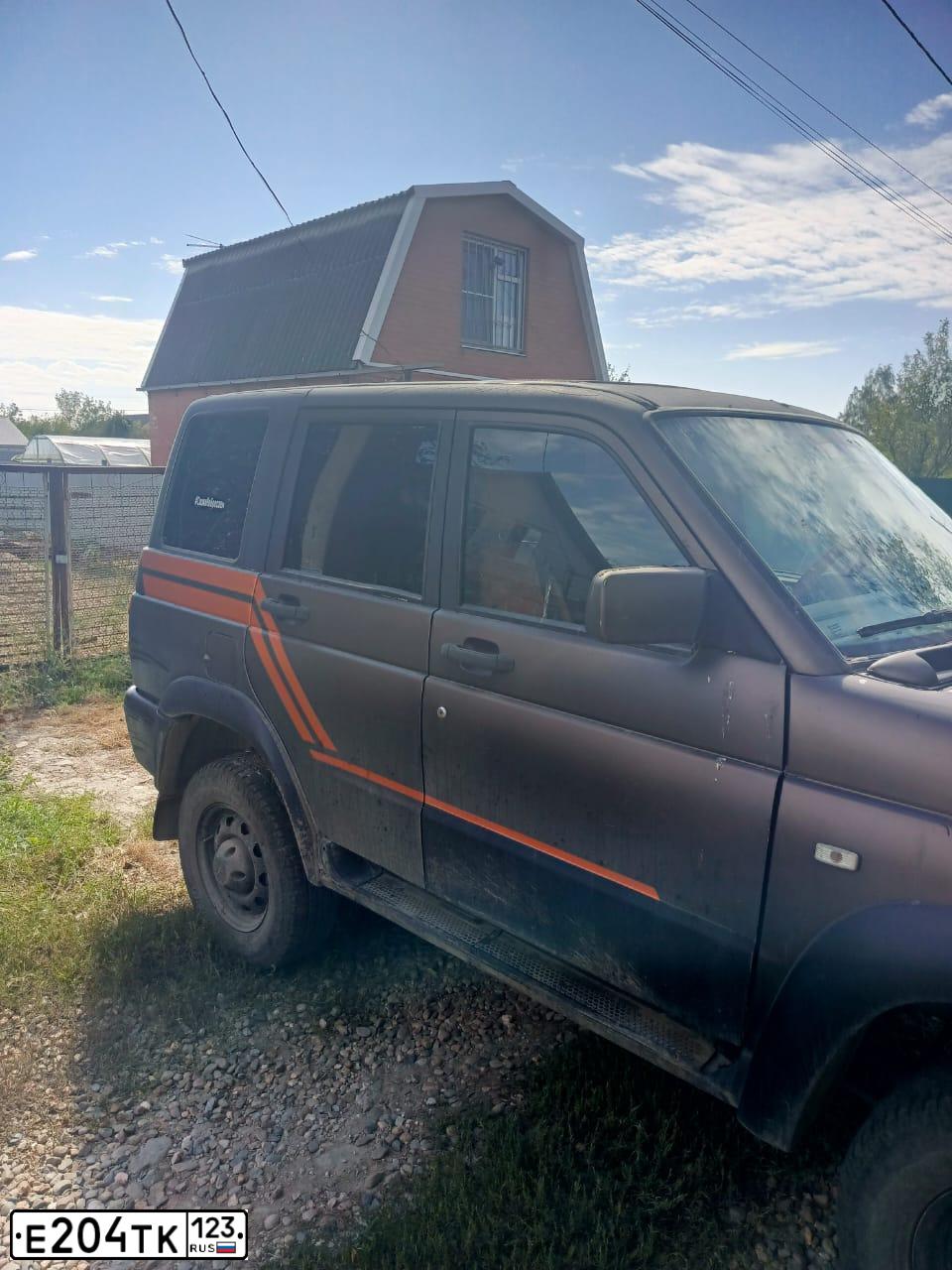Фото автомобиля UAZ Z 3164 PATRIOT, 2010 — госномер Е204ТК123. Цвет: ЧЕРНЫЙ