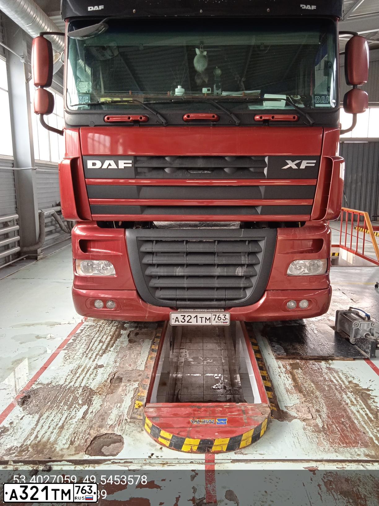 Фото автомобиля DAF XF 105 FT /4X2/, 2013 — госномер А321ТМ763. Цвет: КРАСНЫЙ МЕТАЛЛИК