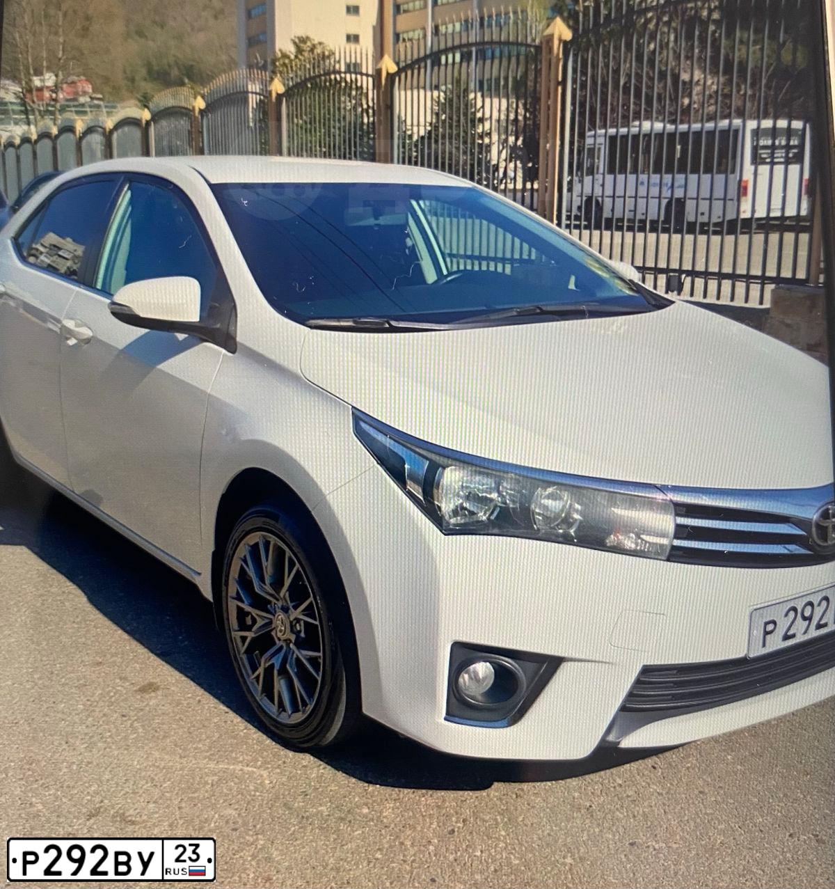 Фото автомобиля TOYOTA COROLLA, 2013 — госномер Р292ВУ23. Цвет: Белый