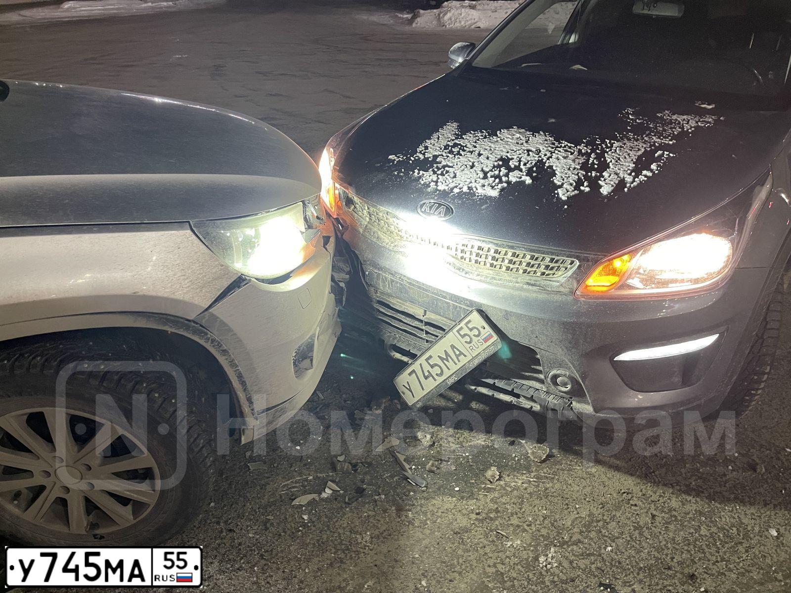 Фото автомобиля KIA RIO, 2019 — госномер У745МА55. Цвет: Серый
