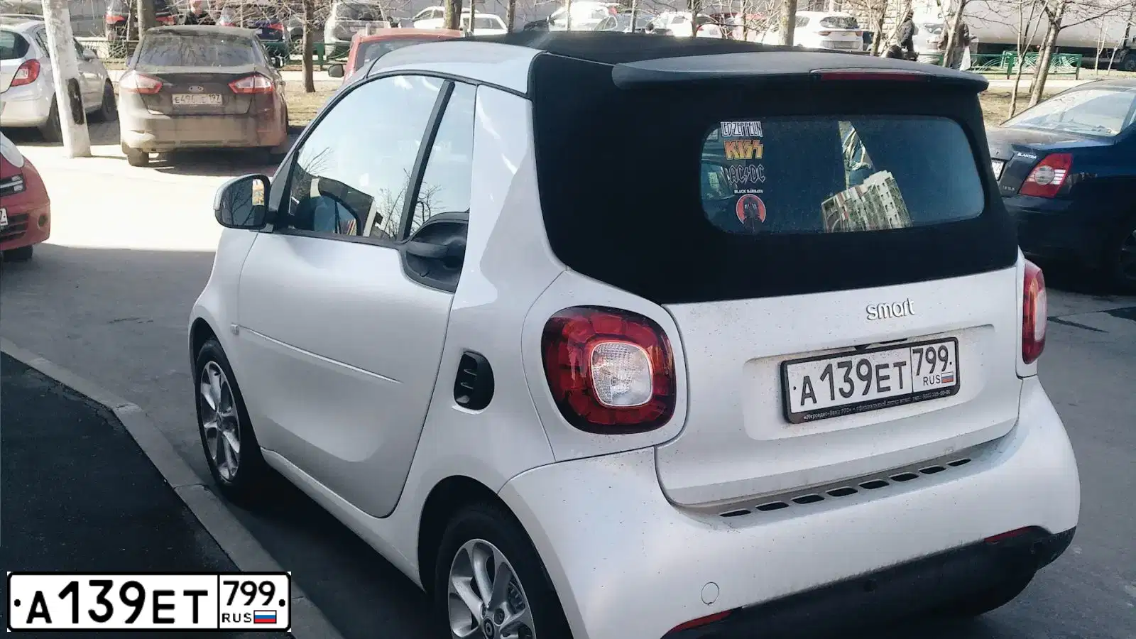 Фото автомобиля SMART FORTWO, 2018 — госномер А139ЕТ799. Цвет: Белый