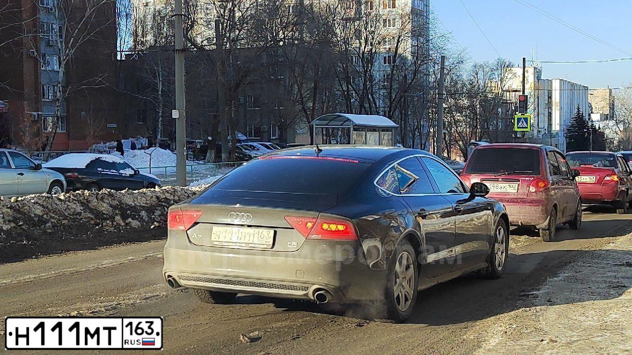 Фото автомобиля MITSUBISHI OUTLANDER, 2007 — госномер Е111ЕЕ163. Цвет: ЧЕРНЫЙ