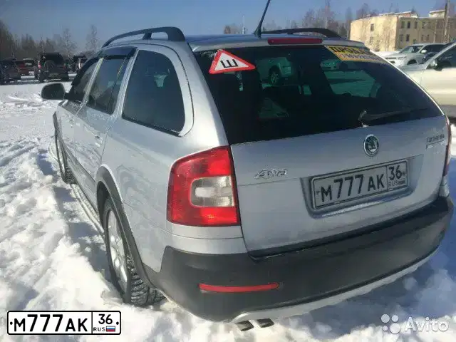 Фото автомобиля KIA SORENTO, 2018 — госномер М777АК36. Цвет: БЕЛЫЙ