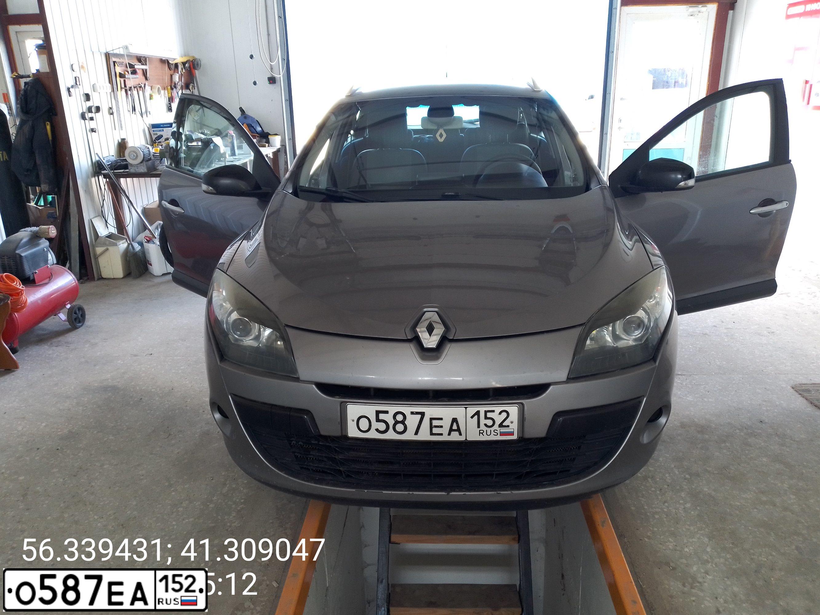 Фото автомобиля RENAULT MEGANE GRAND SCENIC, 2011 — госномер О587ЕА152. Цвет: Серый