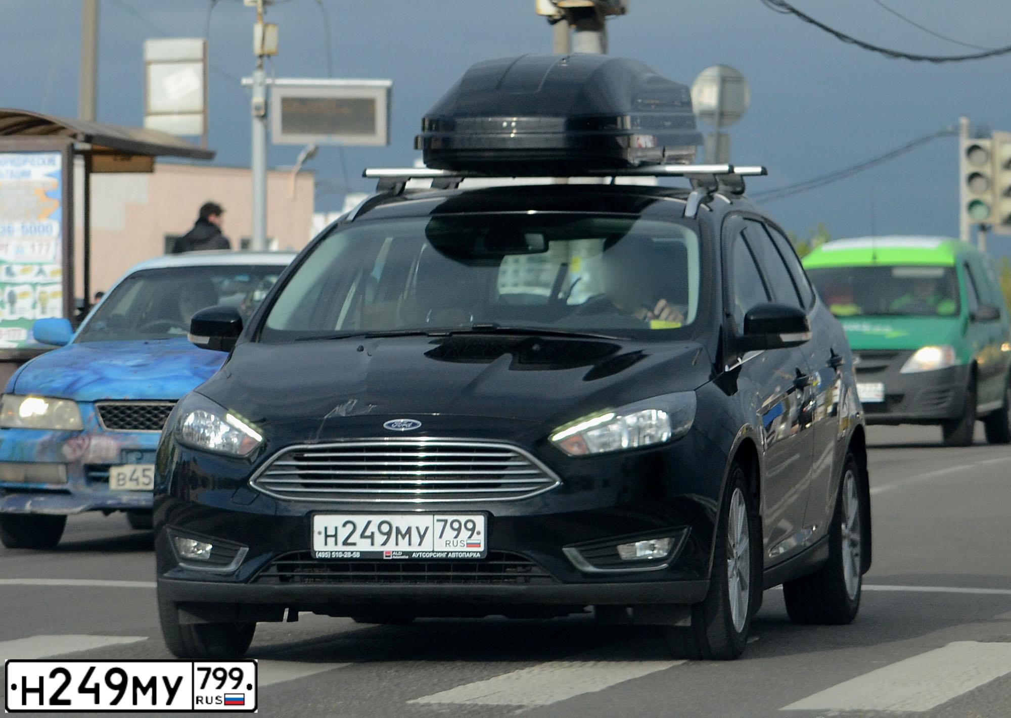 Фото автомобиля FORD FOCUS, 2018 — госномер М880РЕ13. Цвет: ЧЕРНЫЙ
