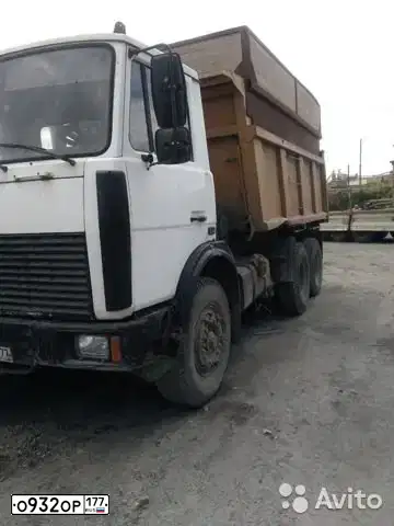 Фото автомобиля MAZ 5516 /6X4/, 2004 — госномер О932ОР177. Цвет: Белый