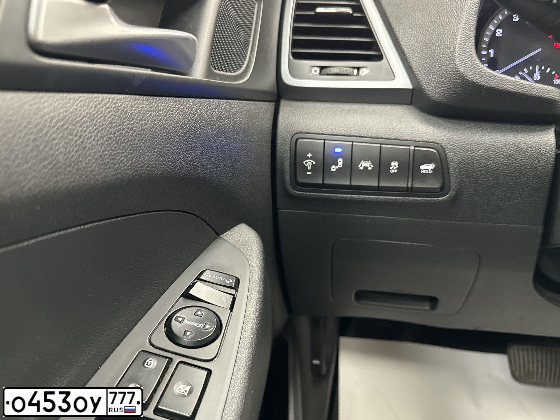 Фото автомобиля HYUNDAI TUCSON, 2015 — госномер У683УЕ43. Цвет: Белый