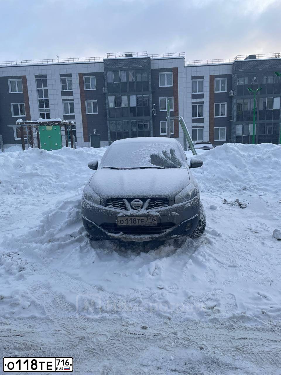 Фото автомобиля NISSAN QASHQAI, 2012 — госномер О717ОМ716. Цвет: Серый