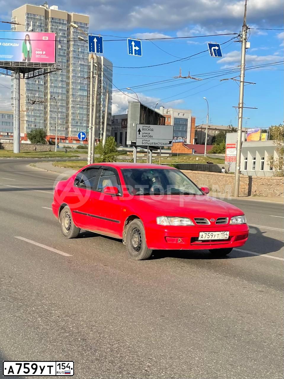 Фото автомобиля NISSAN PRIMERA, 1998 — госномер А759УТ154. Цвет: Красный