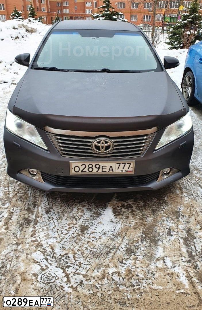 Фото автомобиля TOYOTA CAMRY, 2014 — госномер О289ЕА777. Цвет: СЕРЫЙ