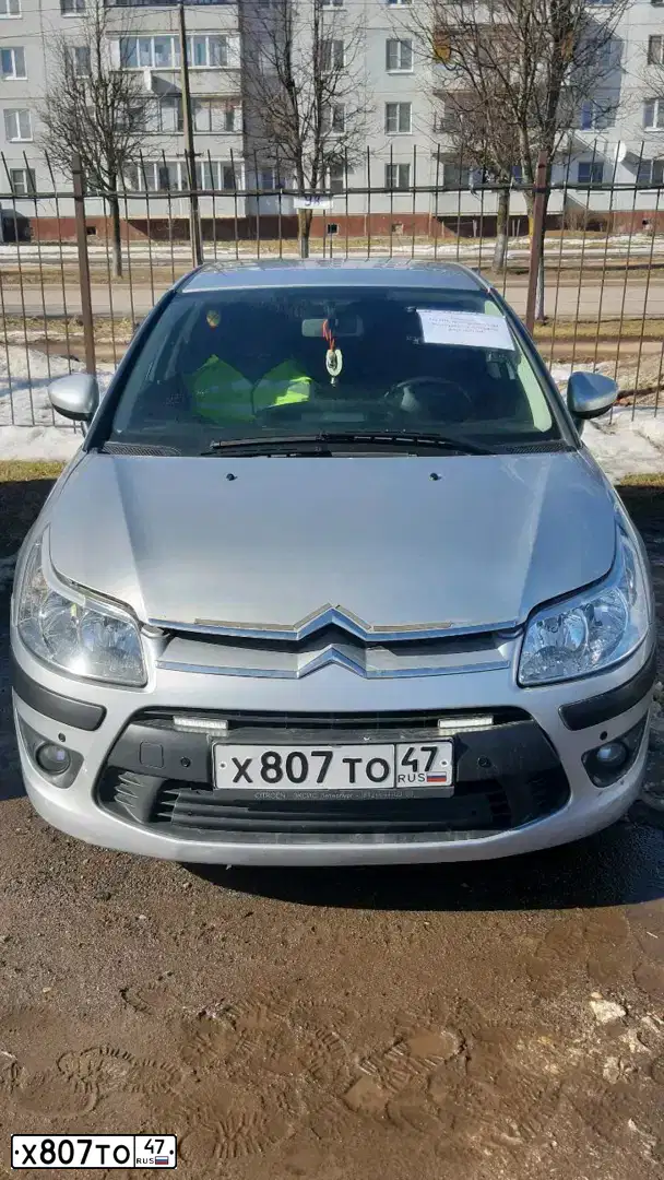 Фото автомобиля CITROEN C4, 2010 — госномер Х807ТО47. Цвет: СЕРЕБРИСТЫЙ