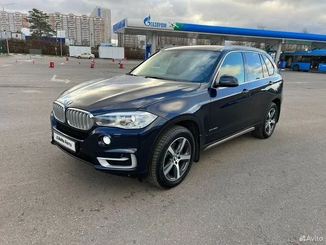 Фото автомобиля BMW X5, 2014 — госномер К265УТ790. Цвет: Темно-синий