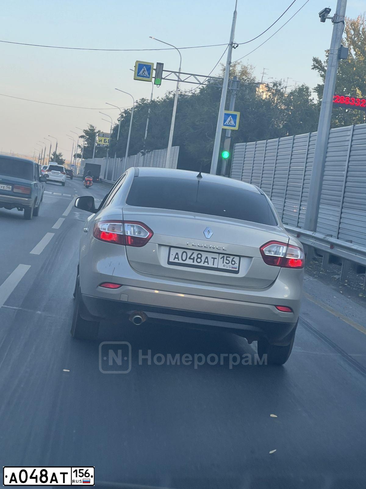 Фото автомобиля RENAULT FLUENCE, 2011 — госномер А048АТ156. Цвет: БЕЖЕВЫЙ