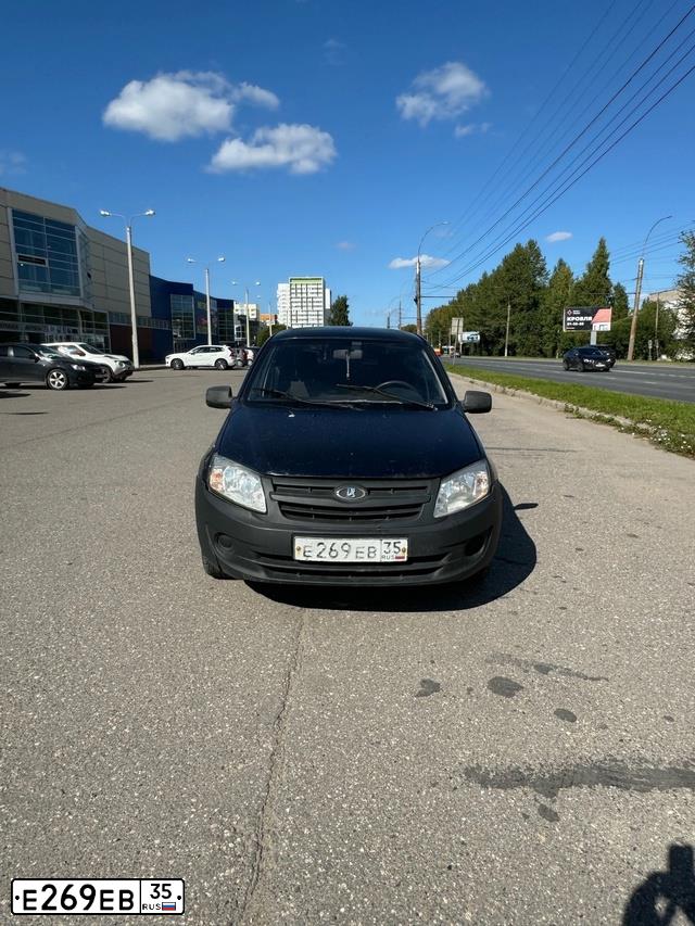 Фото автомобиля LADA 2190 GRANTA, 2013 — госномер Е269ЕВ35. Цвет: СИНИЙ
