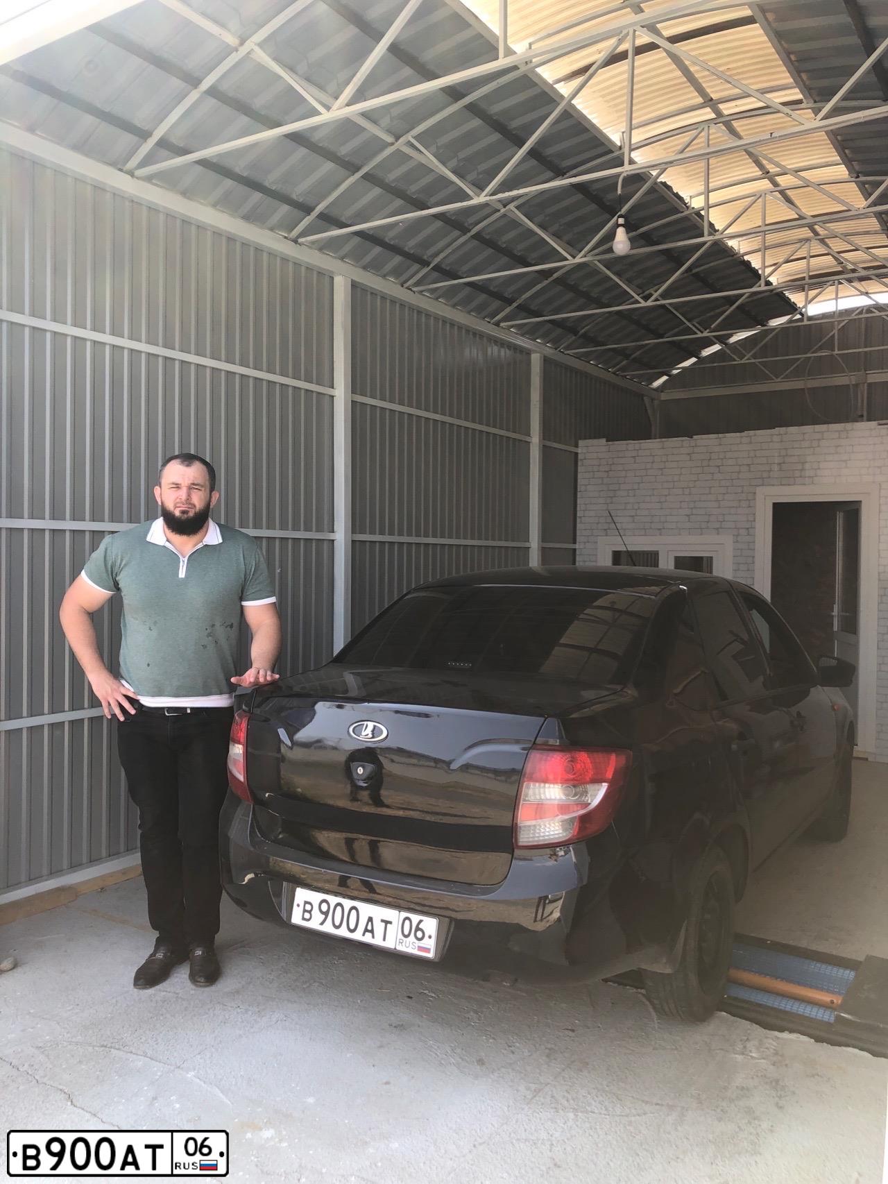 Фото автомобиля LADA 2190 GRANTA, 2014 — госномер В900АТ06. Цвет: Сине-Черный
