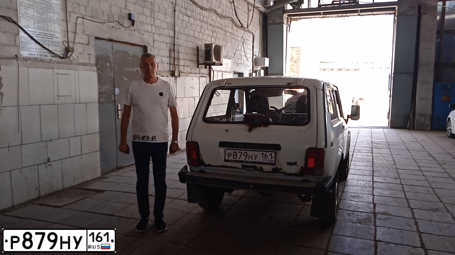 Фото автомобиля LADA 2121 NIVA, 2008 — госномер Р879НУ161. Цвет: ЯРКО-БЕЛЫЙ