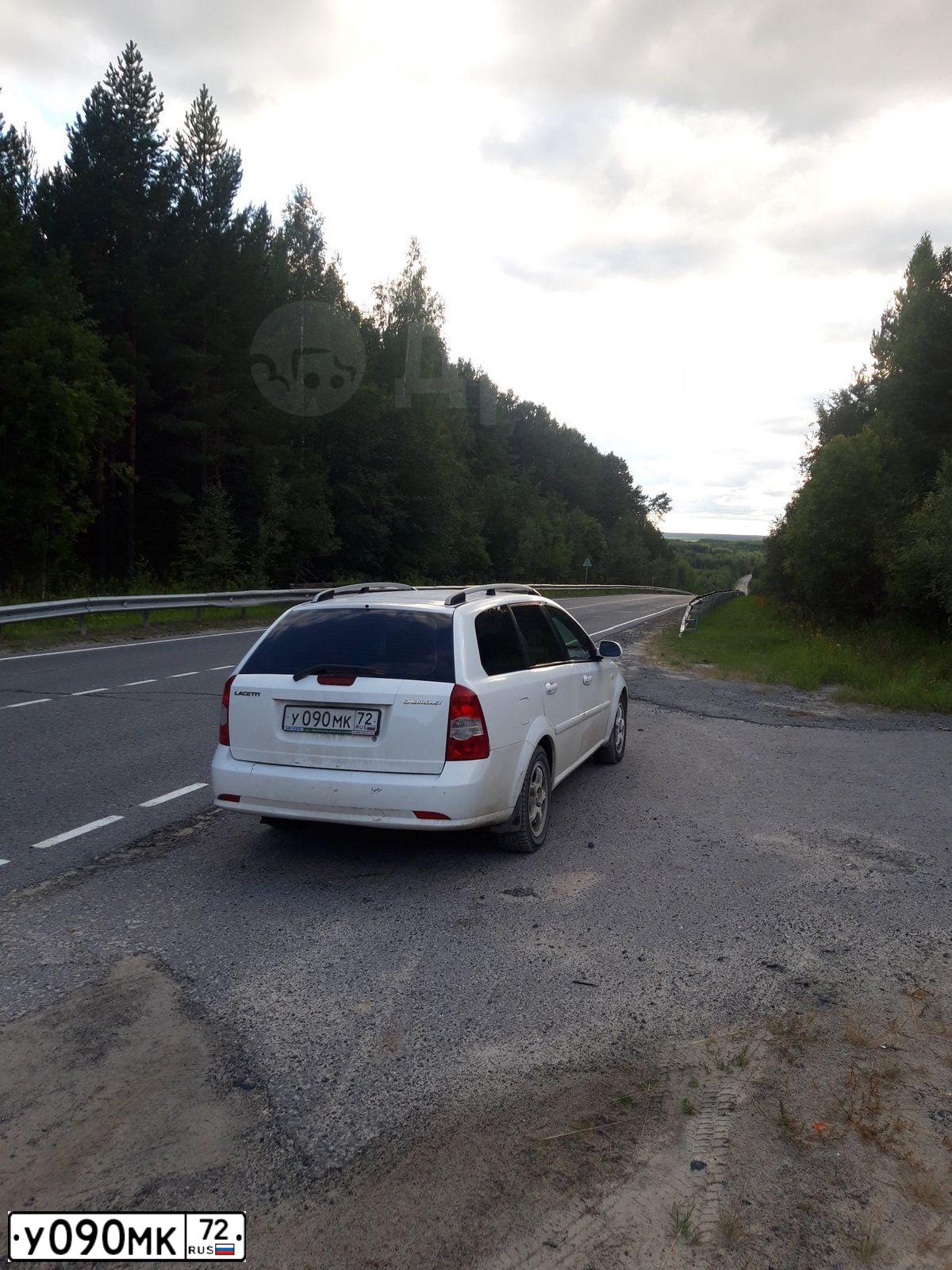 Фото автомобиля CHEVROLET LACETTI, 2007 — госномер В007ХВ72. Цвет: Белый