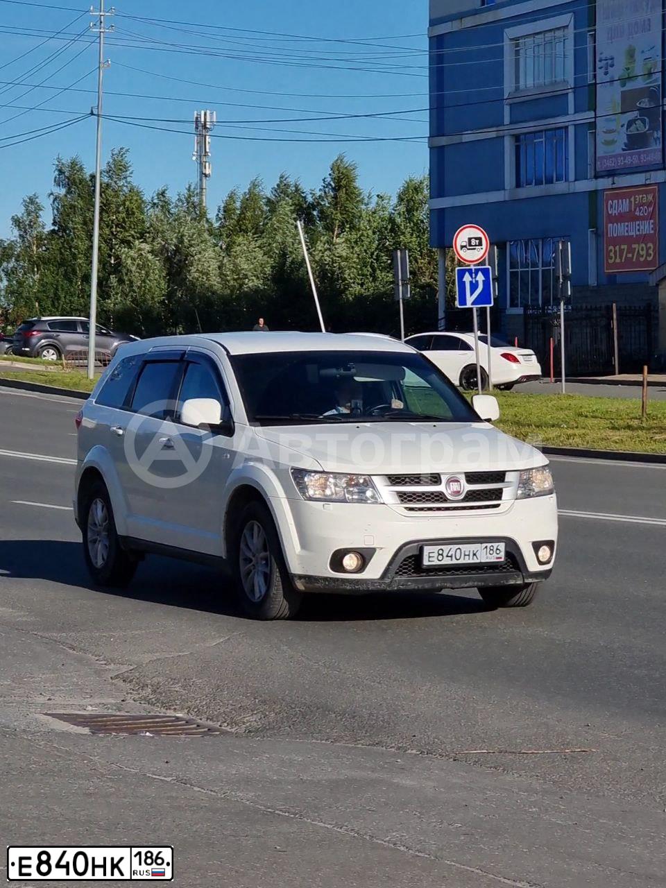 Фото автомобиля FIAT FREEMONT, 2013 — госномер А325КО172. Цвет: Белый
