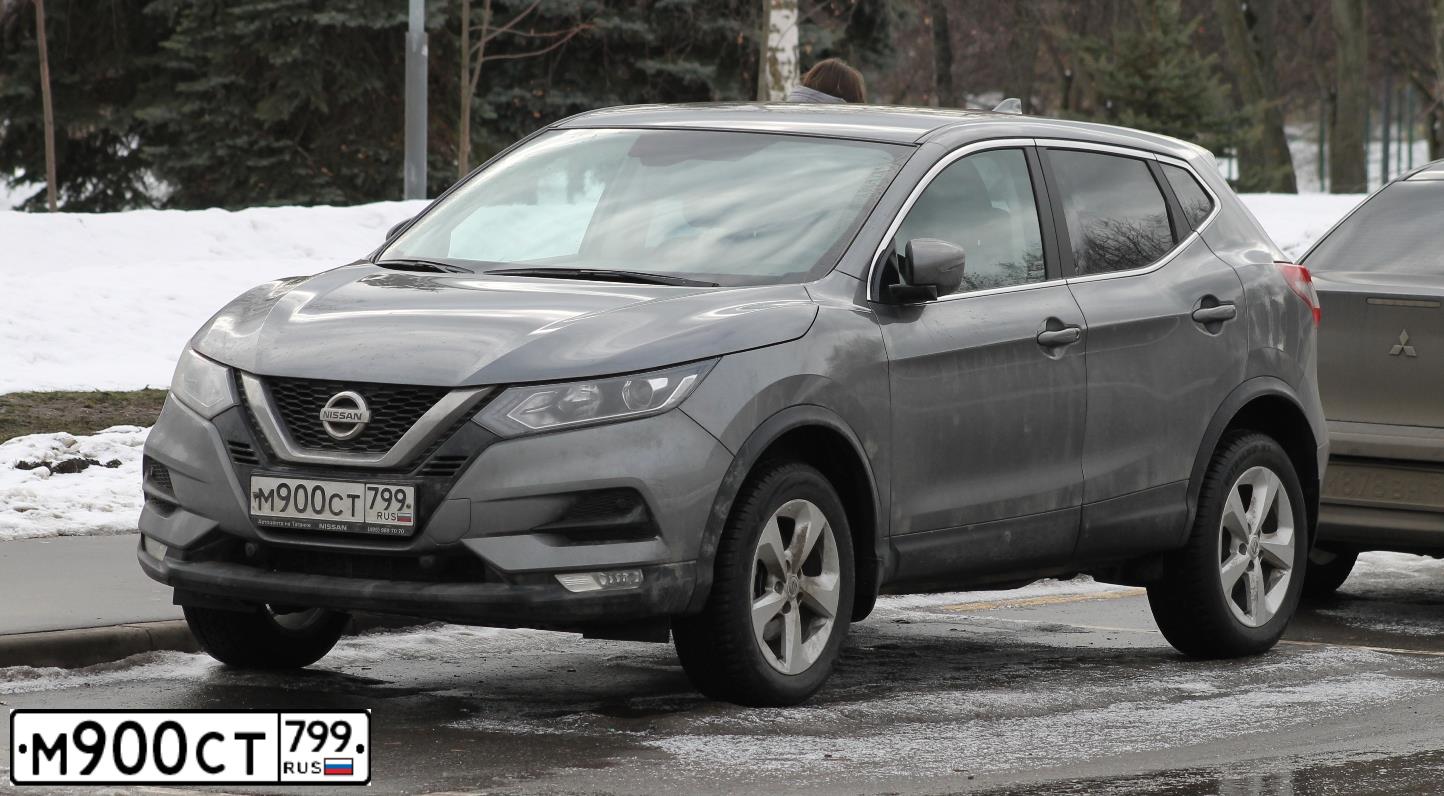 Фото автомобиля NISSAN QASHQAI, 2019 — госномер М900СТ799. Цвет: Серый