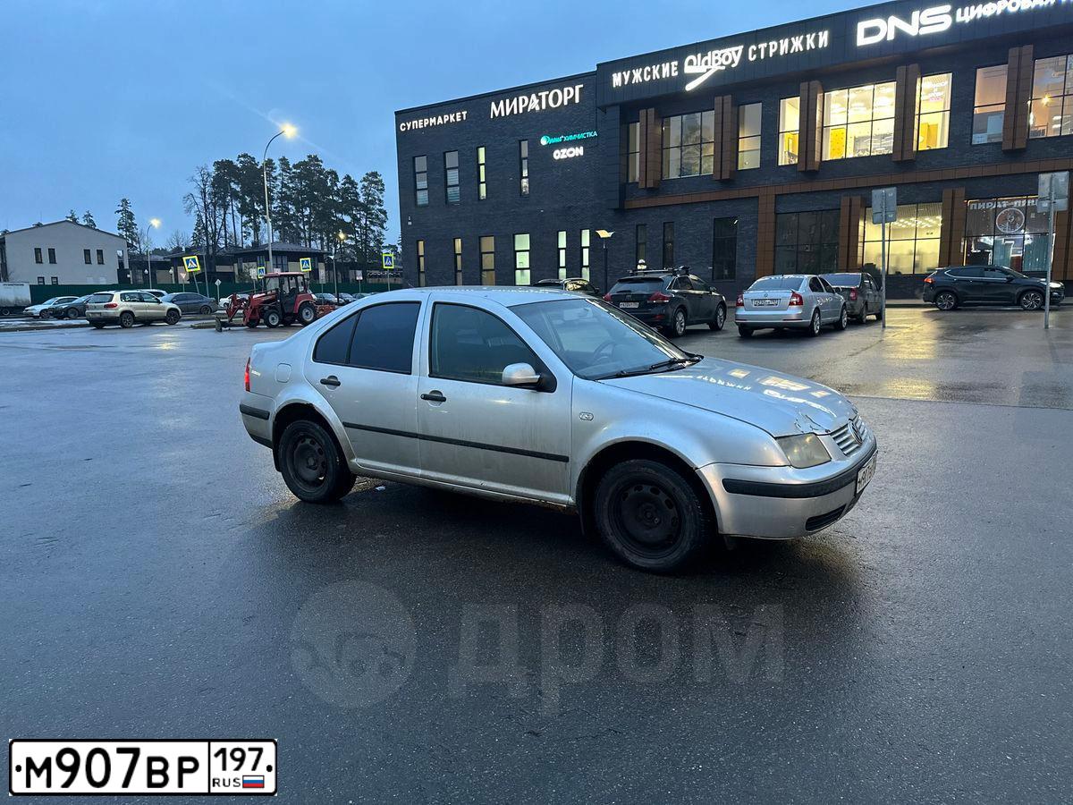 Фото автомобиля VOLKSWAGEN JETTA, 2011 — госномер Р644ОН790. Цвет: Коричневый