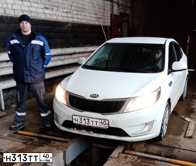 Фото автомобиля KIA RIO, 2013 — госномер Р651УМ69. Цвет: Белый