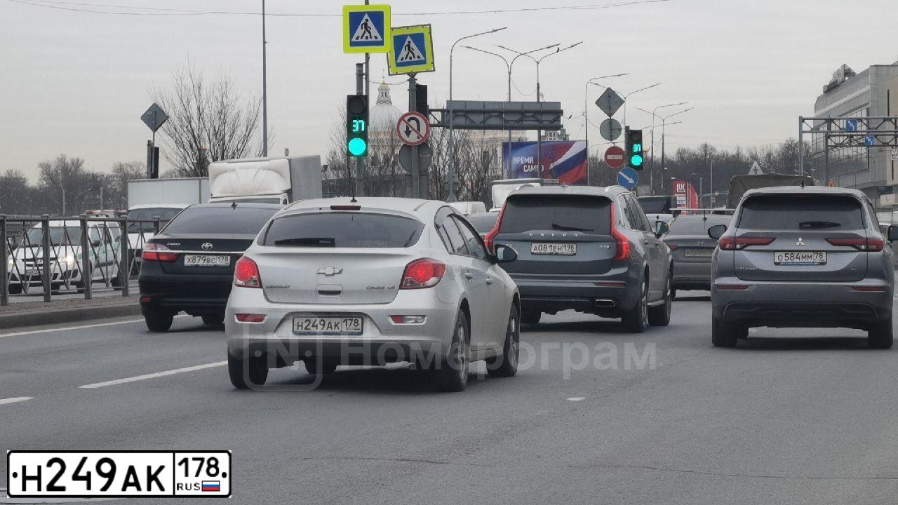 Фото автомобиля CHEVROLET CRUZE, 2012 — госномер О343УУ799. Цвет: СЕРЕБРИСТЫЙ МЕТАЛЛИК