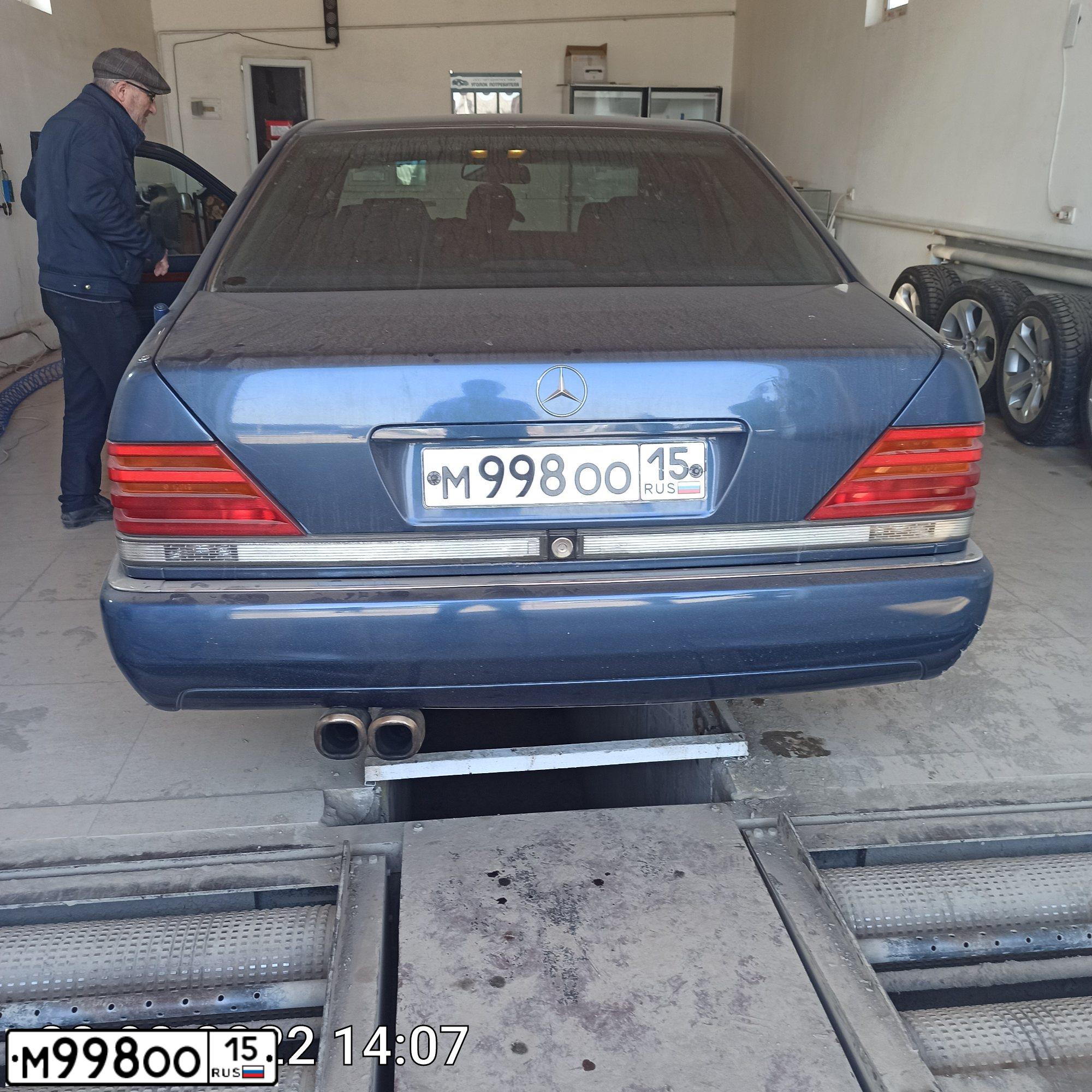 Фото автомобиля MERCEDES-BENZ БЕЗ МОДЕЛИ, 1992 — госномер С140ТК05. Цвет: синий
