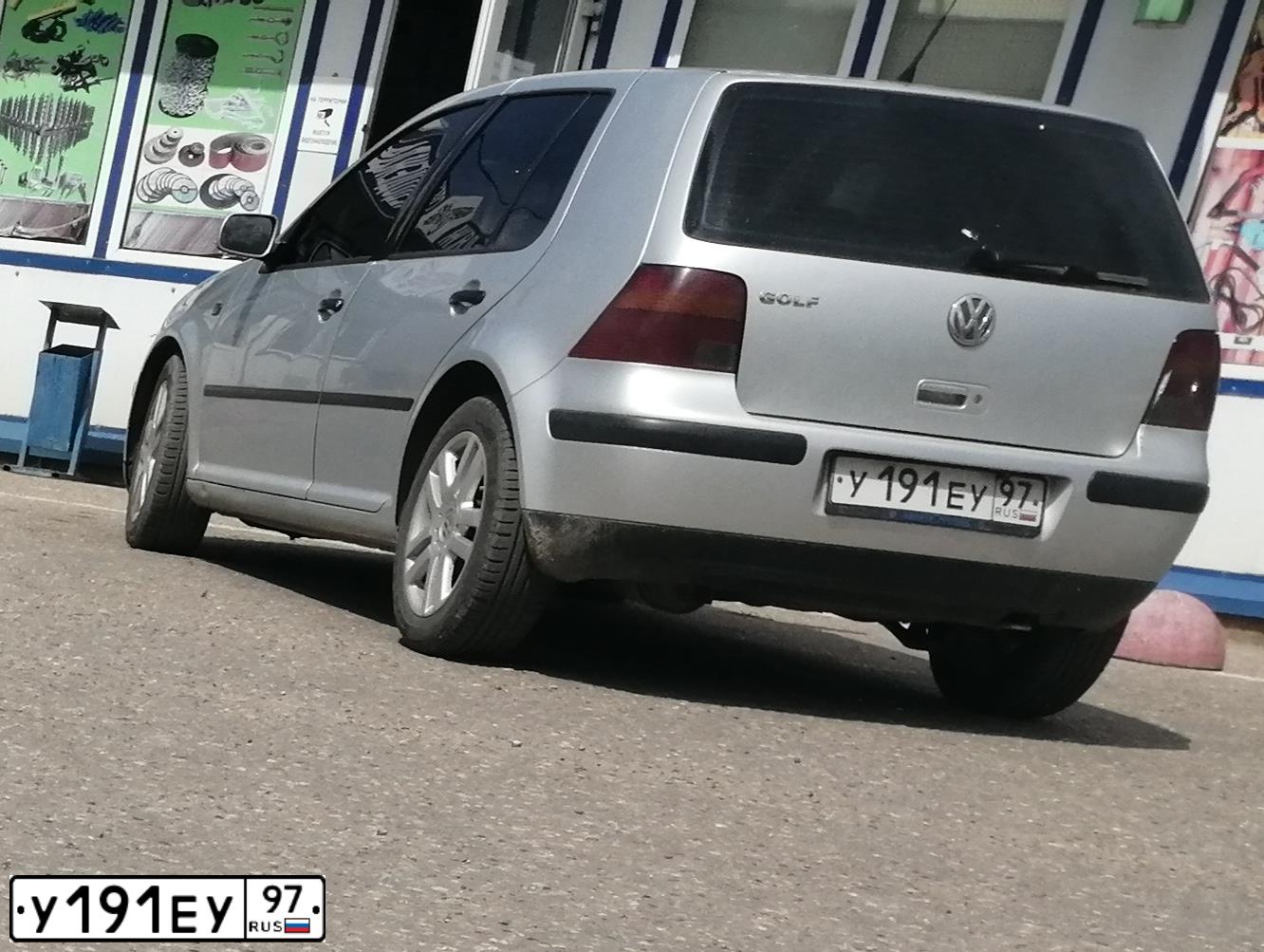 Фото автомобиля VOLKSWAGEN GOLF, 2002 — госномер Х740УМ43. Цвет: СЕРЕБРИСТЫЙ