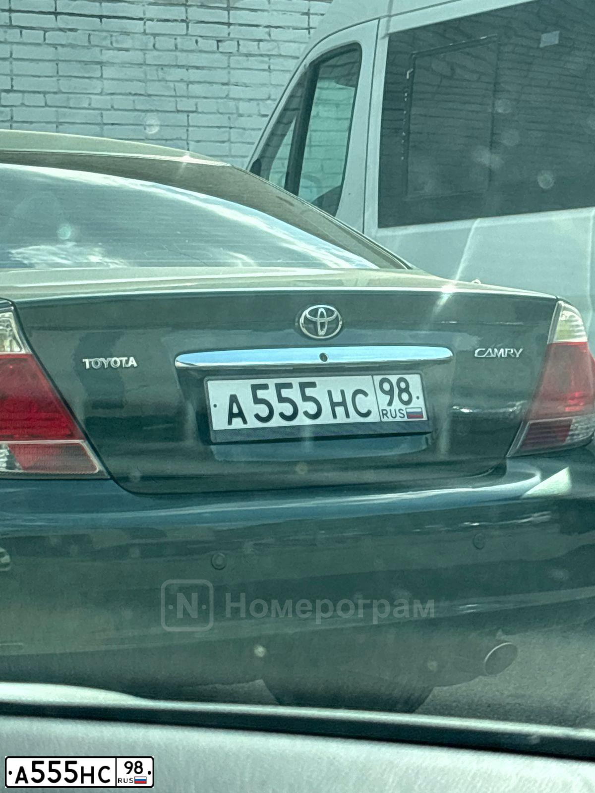 Фото автомобиля TOYOTA CAMRY, 2004 — госномер А555НС98. Цвет: ТЕМНО-ЗЕЛЕНЫЙ