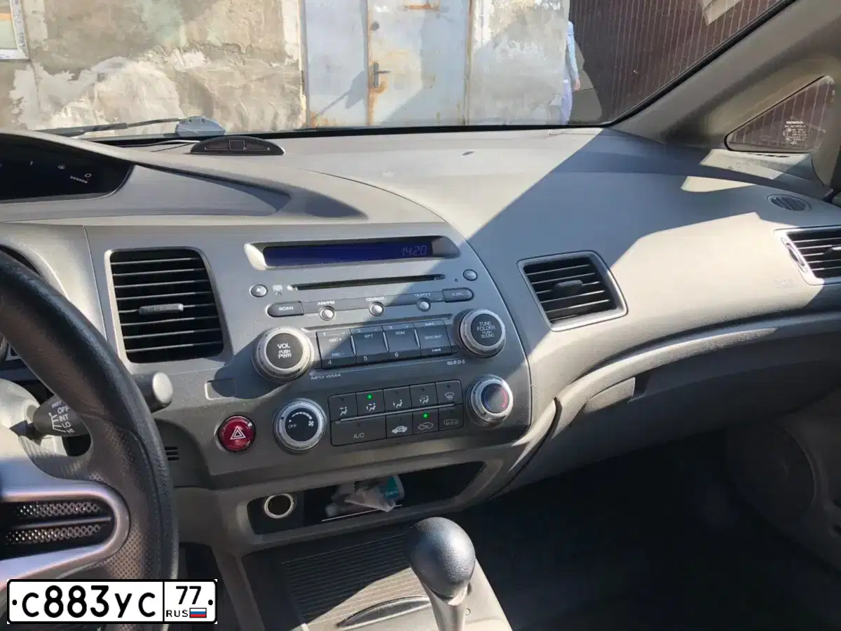Фото автомобиля HONDA CIVIC, 2007 — госномер С883УС77. Цвет: ЧЕРНЫЙ